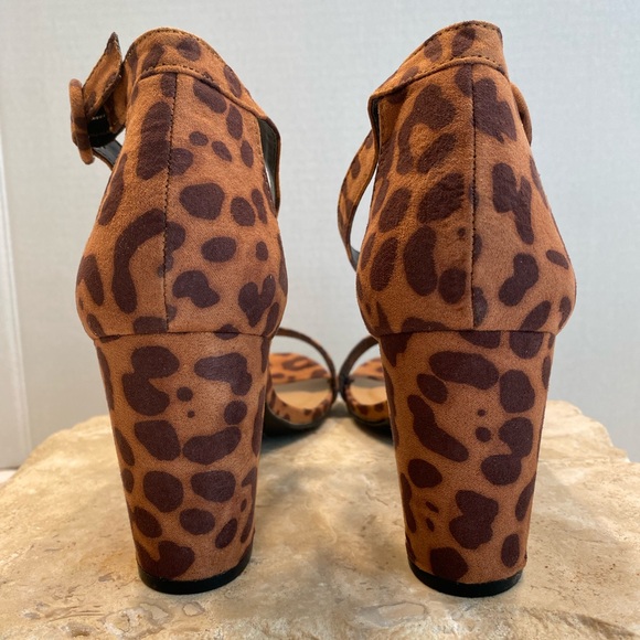 NIB Bamboo Sueded Leopard Print Block High Heel Sandal Sz 10 M - Picture 7 of 11